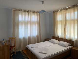 Гостевой дом Guest Rooms Donovi Варна Стандартный двухместный номер с 1 кроватью и общей ванной комнатой-9